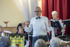 Die Vortragstücke werden durch Zwischenansagen erläutert.